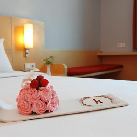 Arcadia Surabaya Hotel Ngoại thất bức ảnh