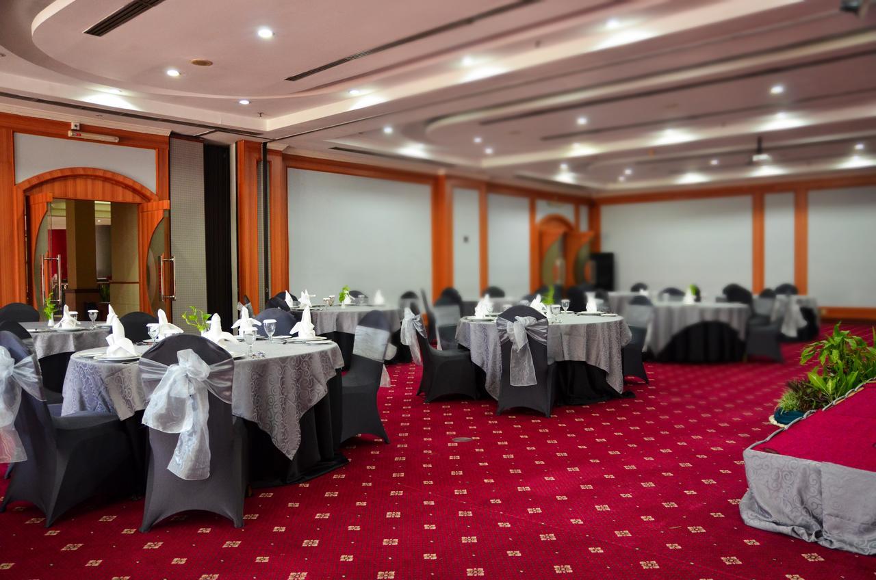Arcadia Surabaya Hotel Ngoại thất bức ảnh