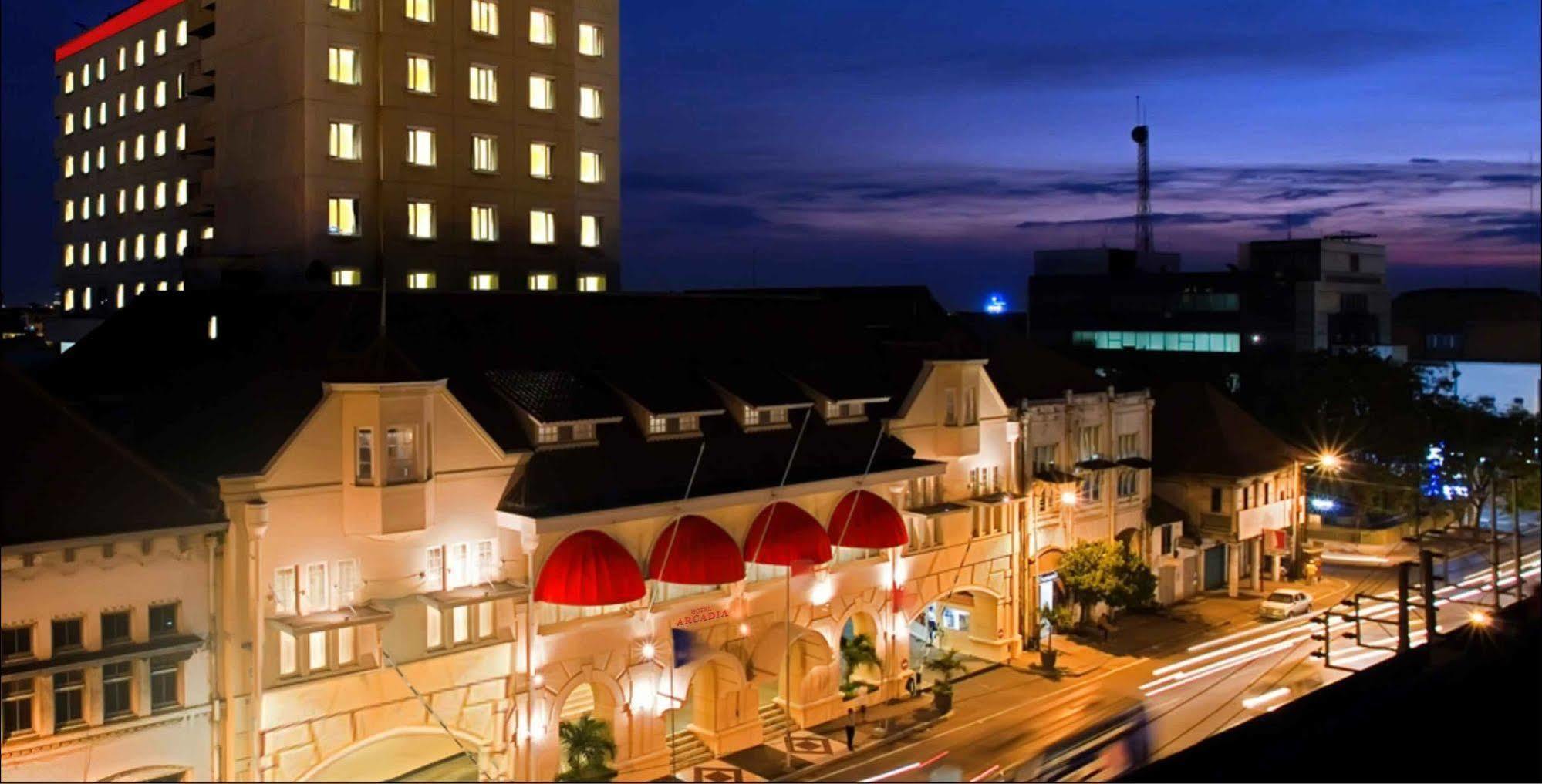 Arcadia Surabaya Hotel Ngoại thất bức ảnh