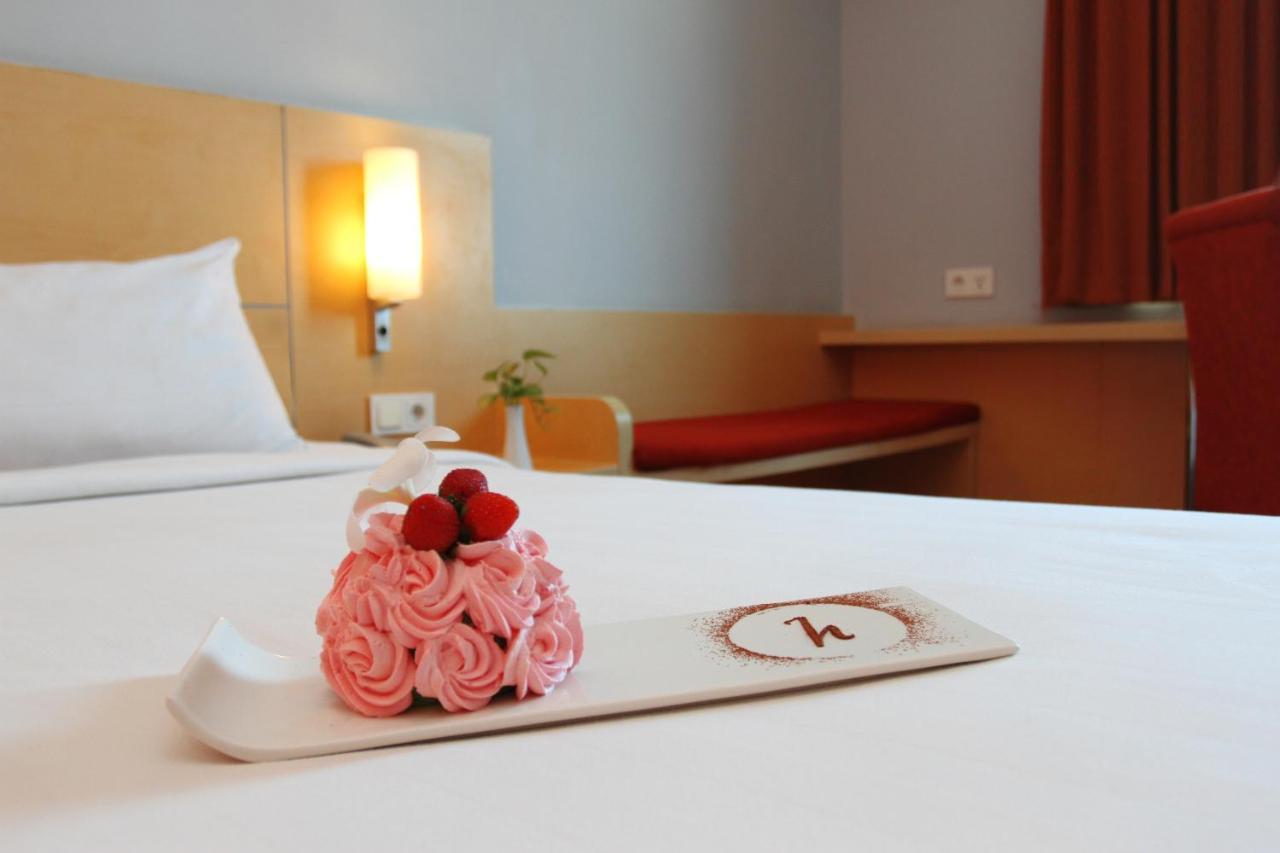 Arcadia Surabaya Hotel Ngoại thất bức ảnh